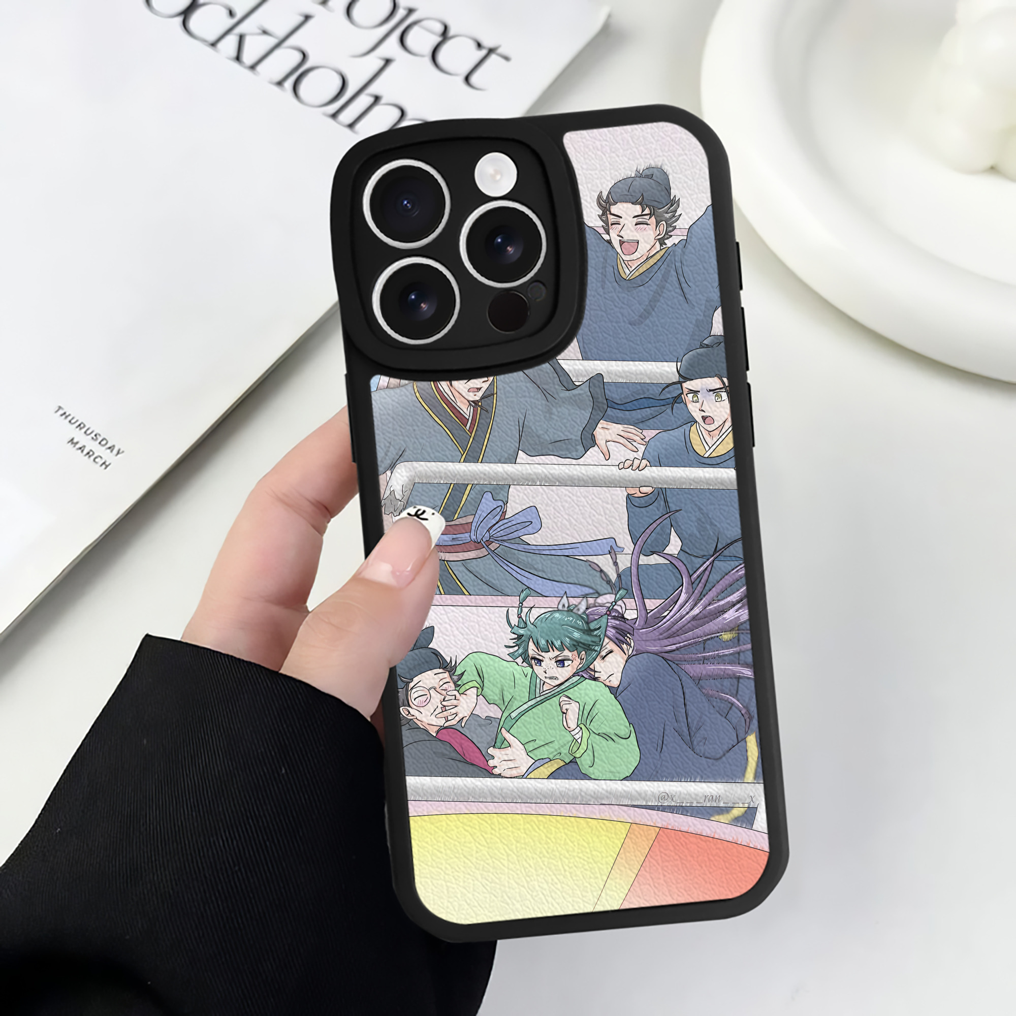 （画像用） 薬屋のひとりごと The Apothecary Diaries 【iPhone 16シリーズ対応】シリコンスマホケース（レザー調） 材質：シリコン